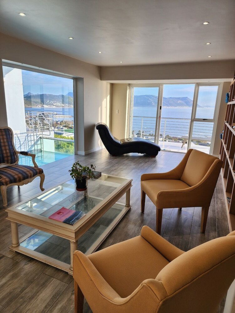 Фото Boulders Blue Bed and Breakfast