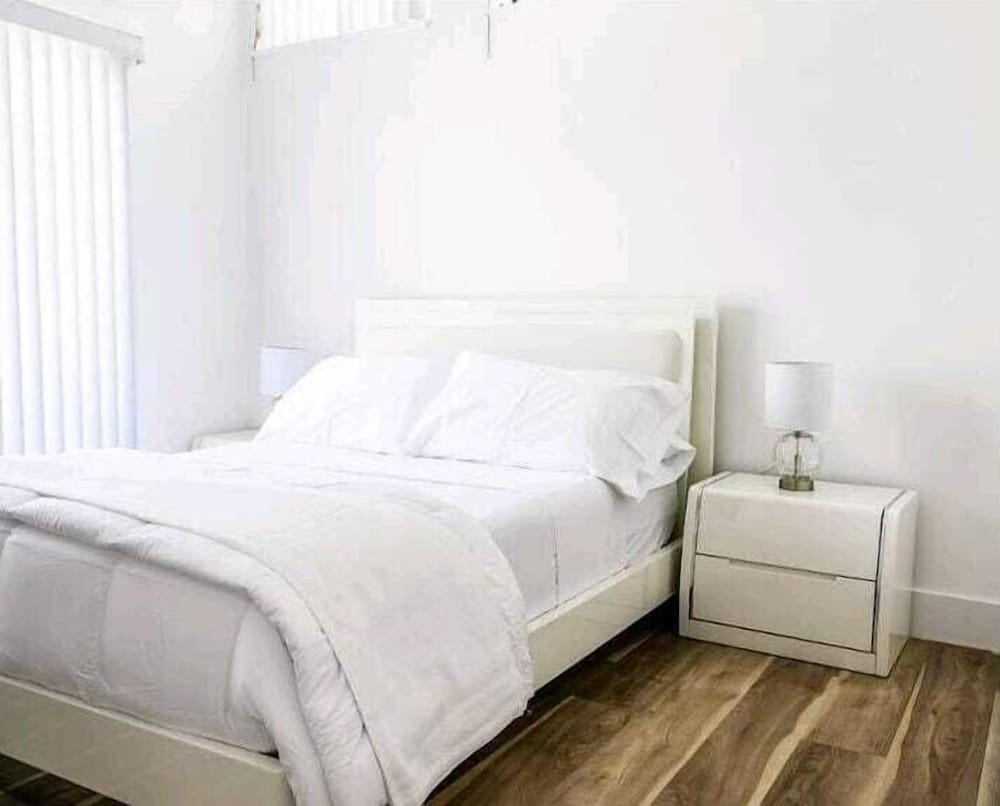 Фото Townhouse Coconut Grove - Miami