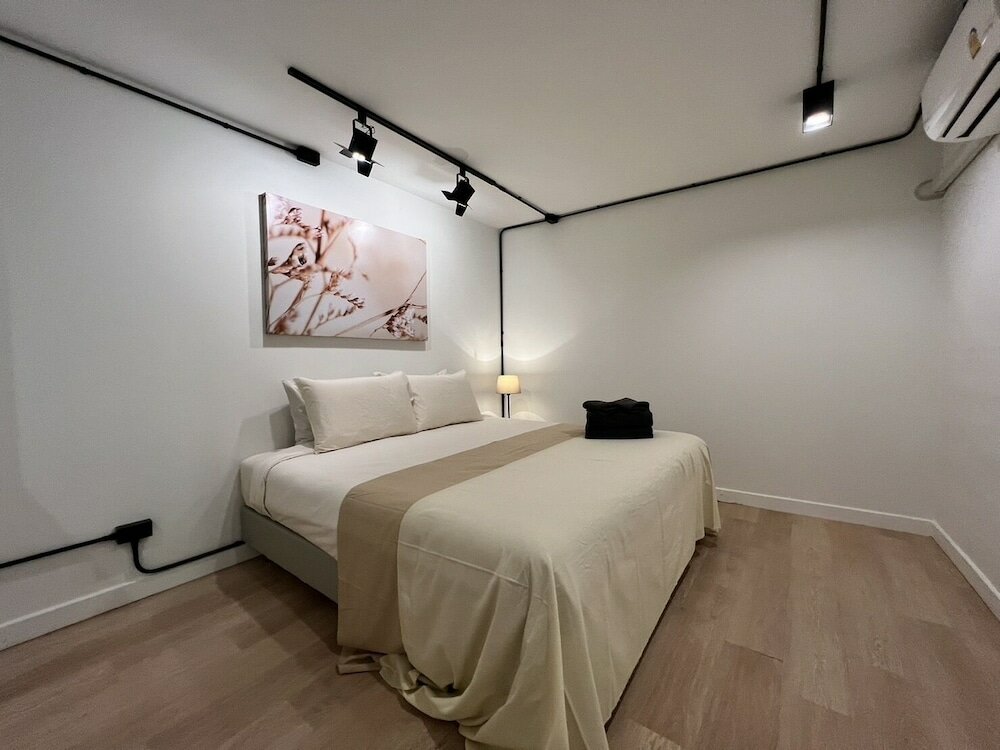 Фото Mini-me Hubs - Charm Suites in Old City