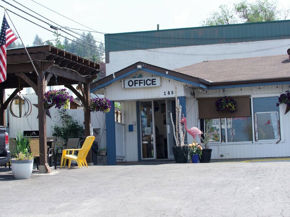 Фото Creston Valley Motel