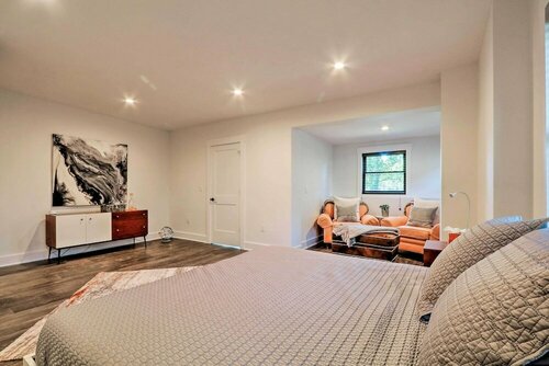 Гостиница Updated Downtown Red Bank Home 5 Mi to Beach! в Итонтауне