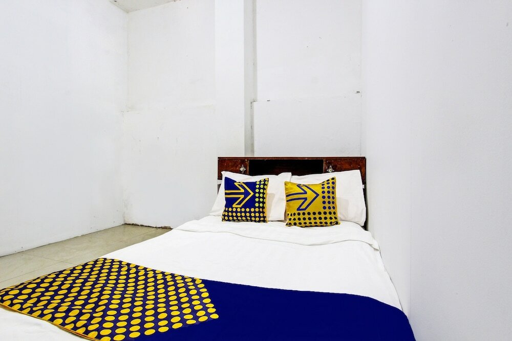 Фото Spot On 92156 Adinda Kost