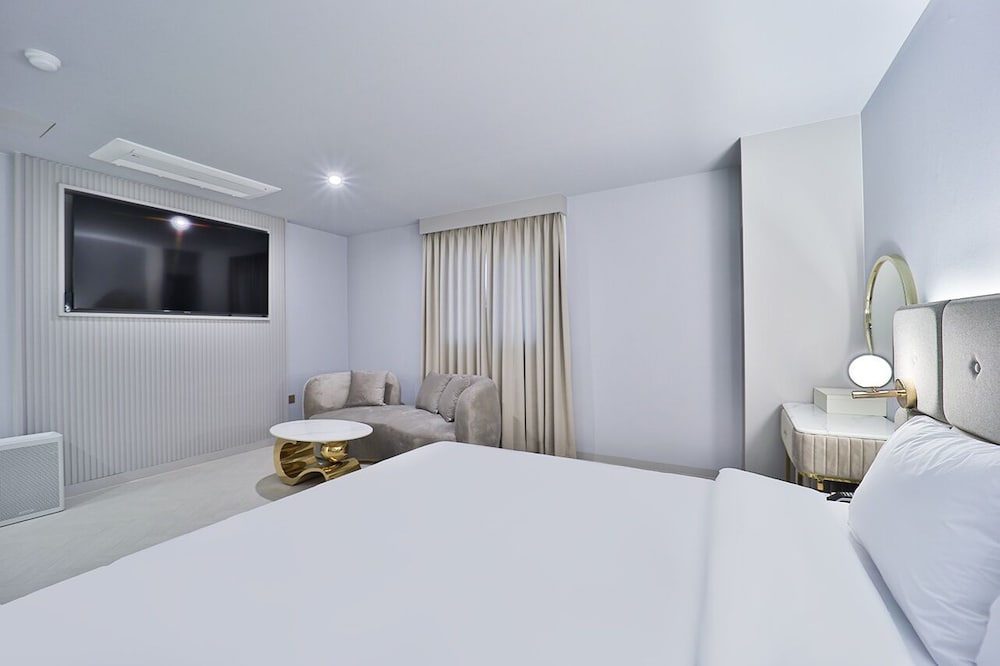 Фото Denbasta Hotel Masan Fishmarket