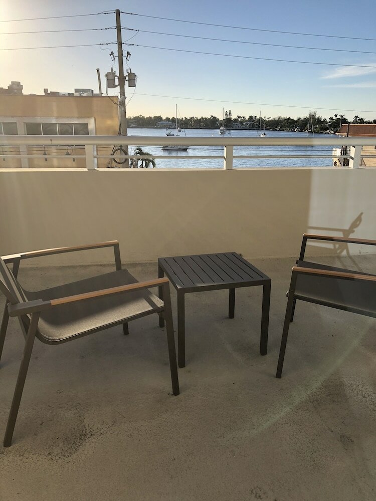 Фото Costa Hollywood Beach Studios