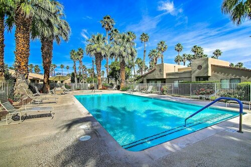 Гостиница Sunny Palm Desert Escape w Resort Amenities! в Палм Дезерте