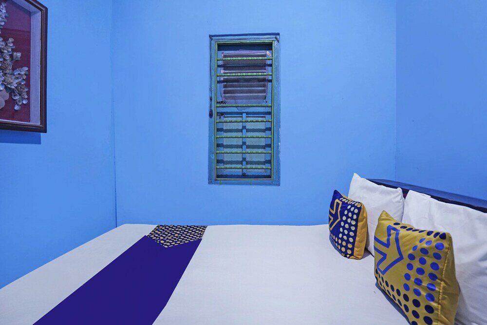 Фото Spot On 91859 Kost Budhe Syariah