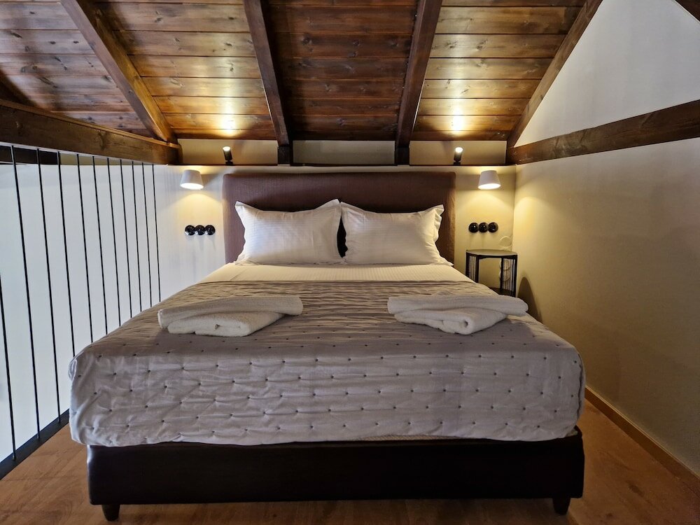 Фото Mosaic Venetian Harbour Suites