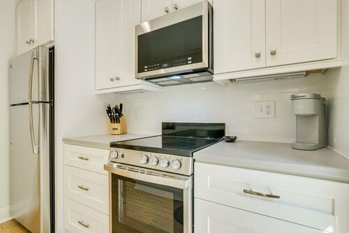 Гостиница Beautiful Raleigh Cottage Rental: 5 Mi to Downtown в Роли