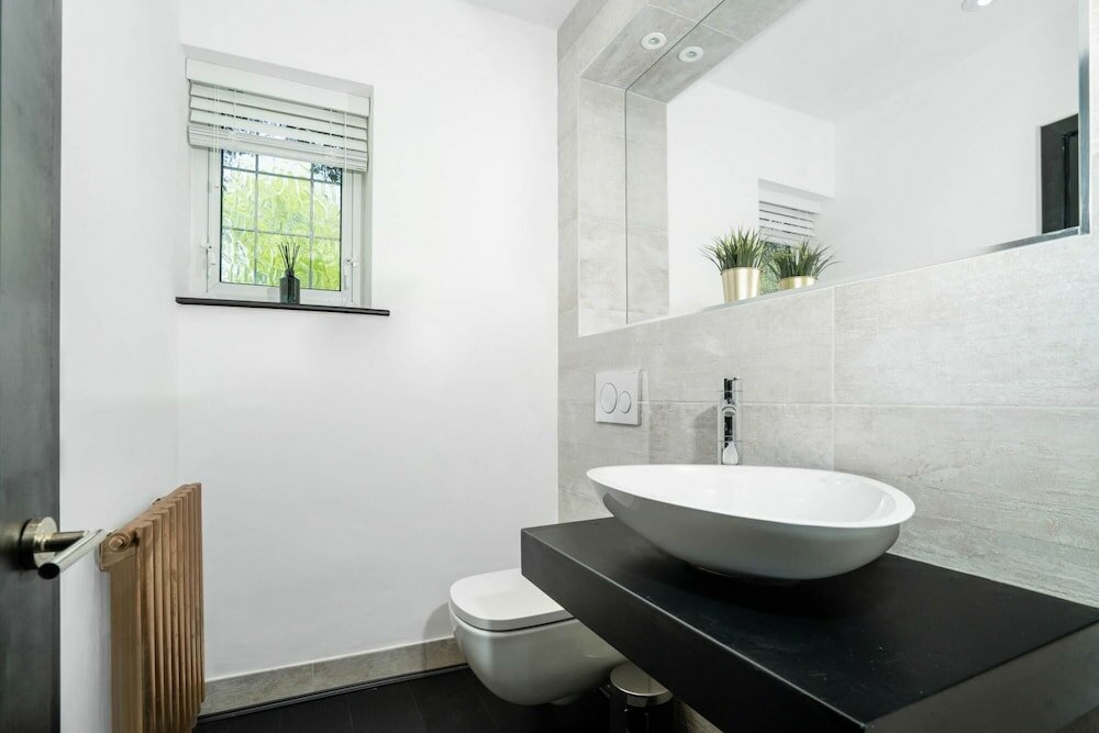 Фото Luxury Designer Mansion in West Midlands Countryside