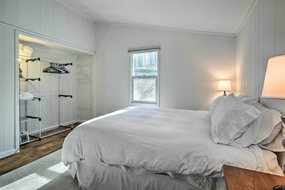 Фото Unplugged Mountain Retreat With Porch Swings!