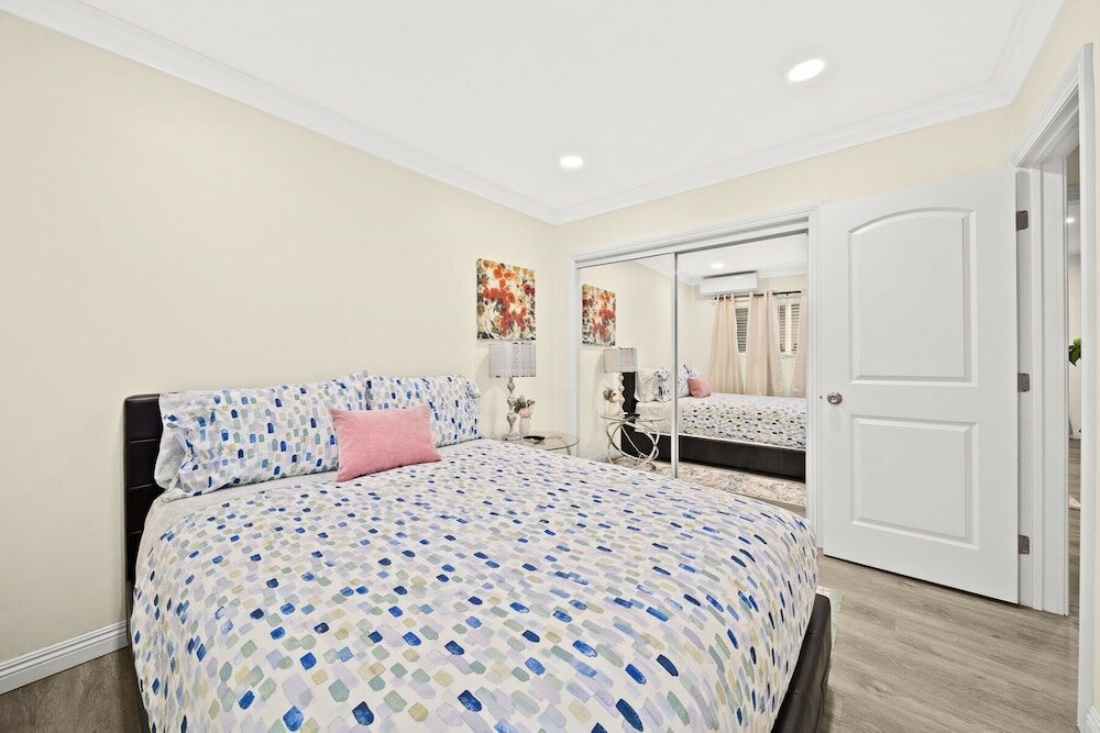 Фото Cozy n Serene 12mins to Downtown La