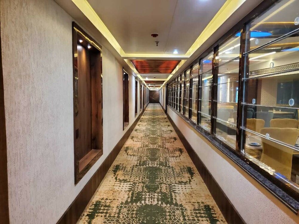 Фото The Signate Royale