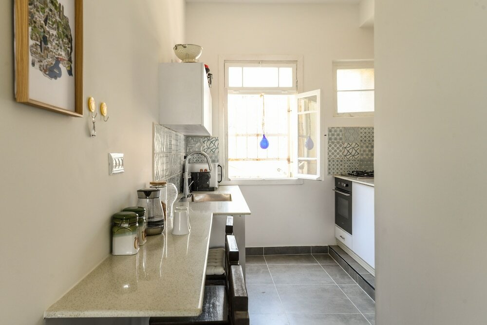 Фото Vintage Charm 1br Apt w Balcony & View