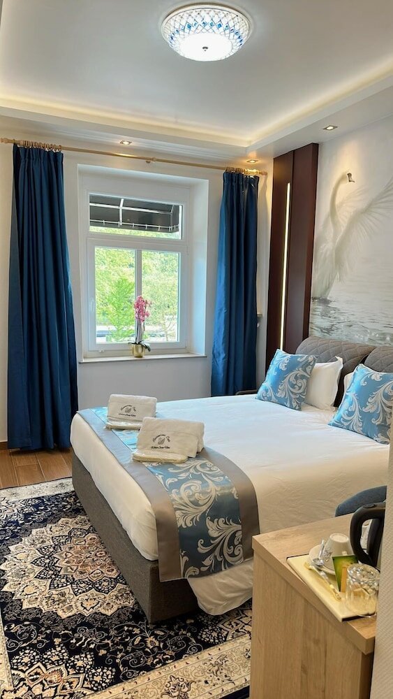 Фото Hotel white swan