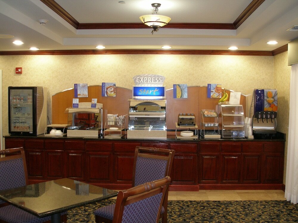 Фото Holiday Inn Express & Suites Pampa, an Ihg Hotel