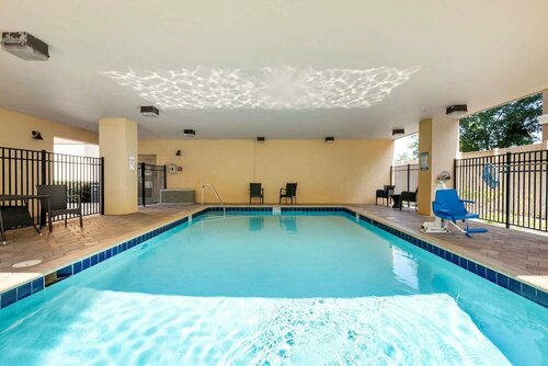 Гостиница Comfort Suites West Jacksonville в Джэксонвилле