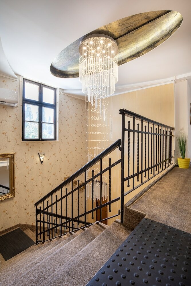 Фото The Colony Hotel