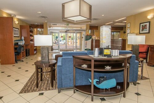 Гостиница Comfort Suites West Jacksonville в Джэксонвилле