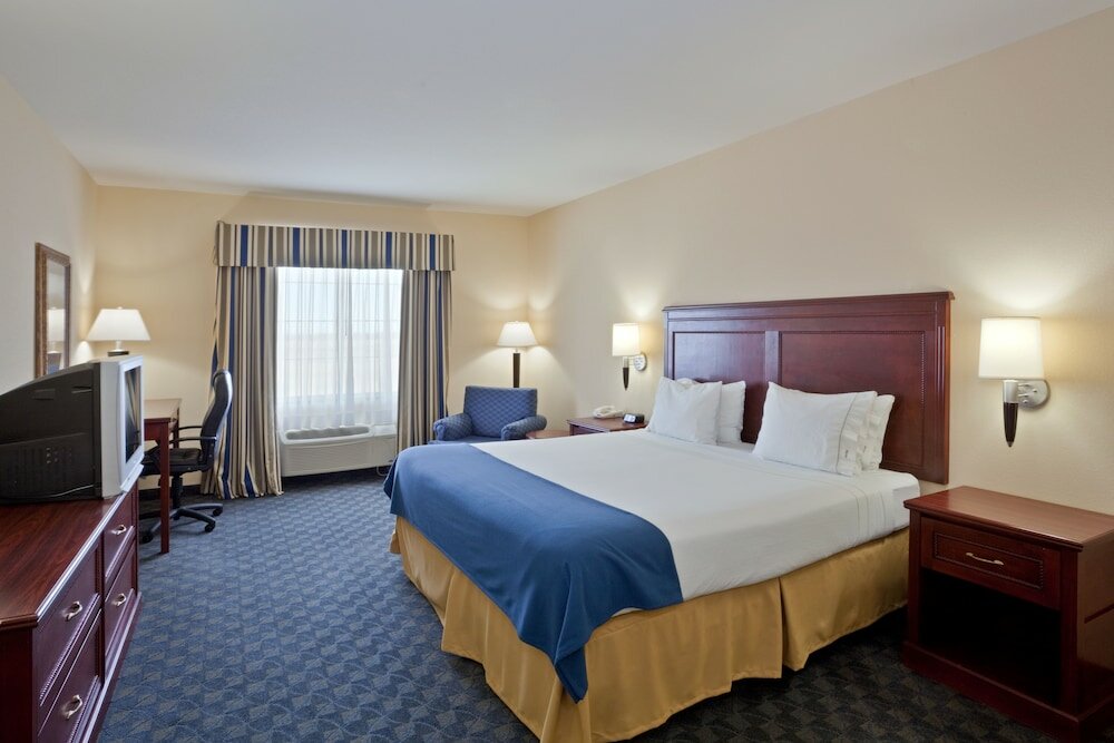 Фото Holiday Inn Express & Suites Pampa, an Ihg Hotel