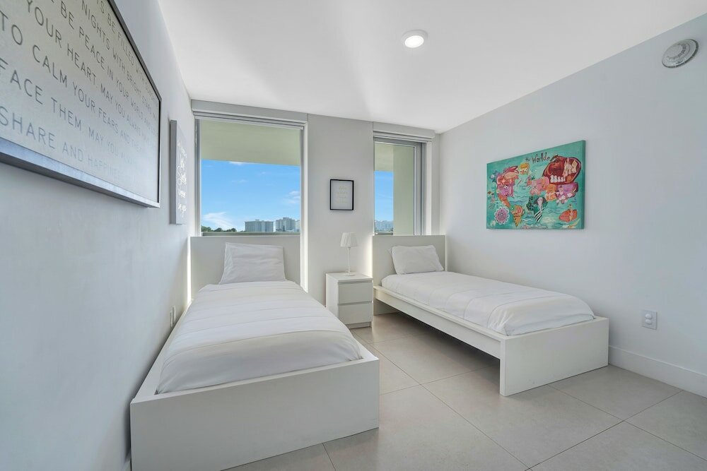 Фото Stunning 2br 2ba Bay Harbour with Pool