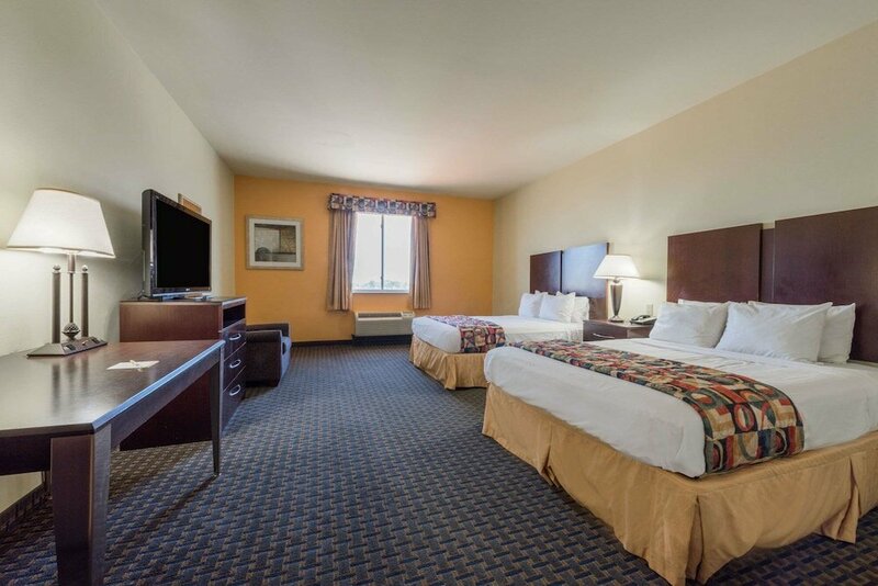 Гостиница Days Inn & Suites by Wyndham Cleburne Tx