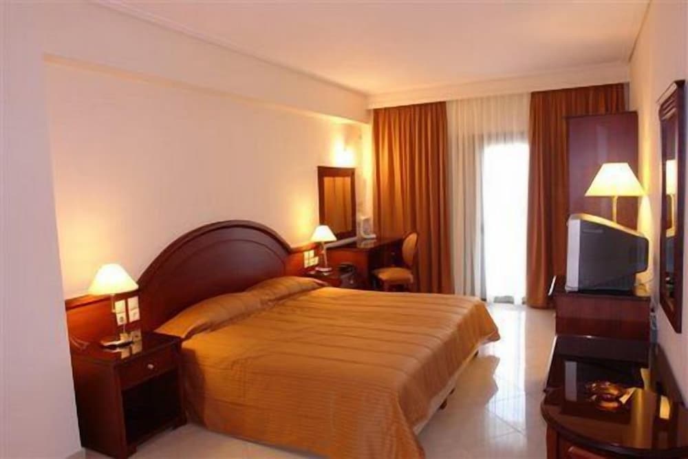 Фото Europa Beach Hotel