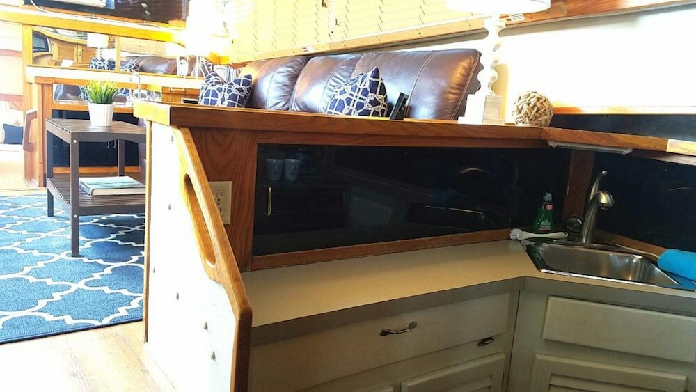 Фото Dockside Boat & Bed Long Beach