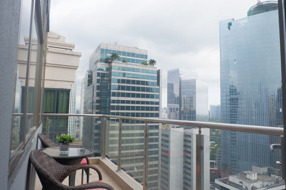 Фото Valero Grand Suites by Swiss-Belhotel Makati