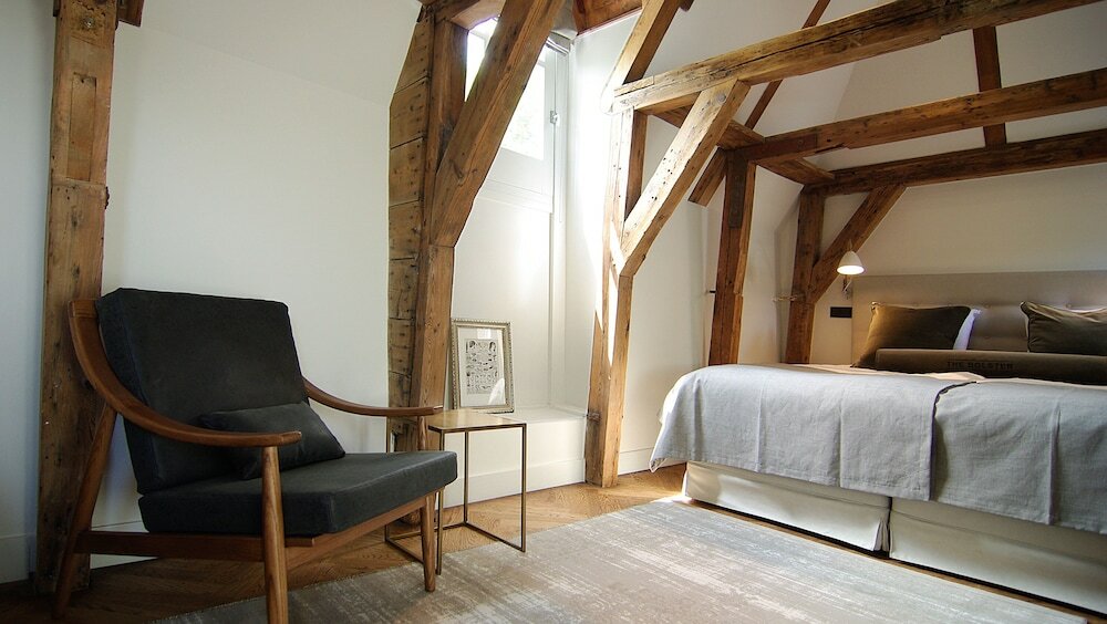 Фото The Bolster