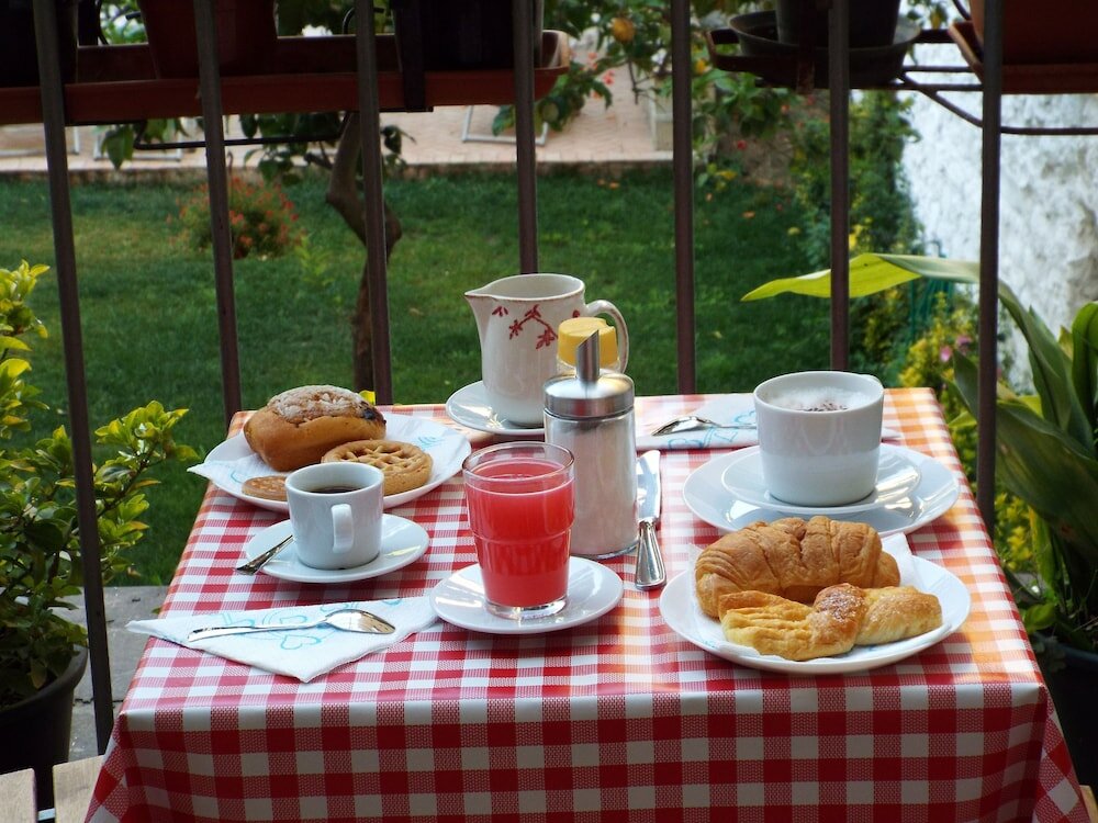 Фото B&b In giro per Napoli