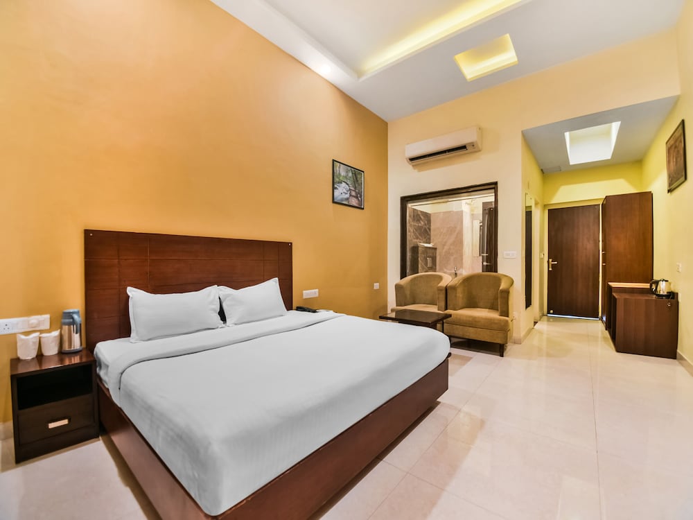 Фото Hotel Amrit Manthan