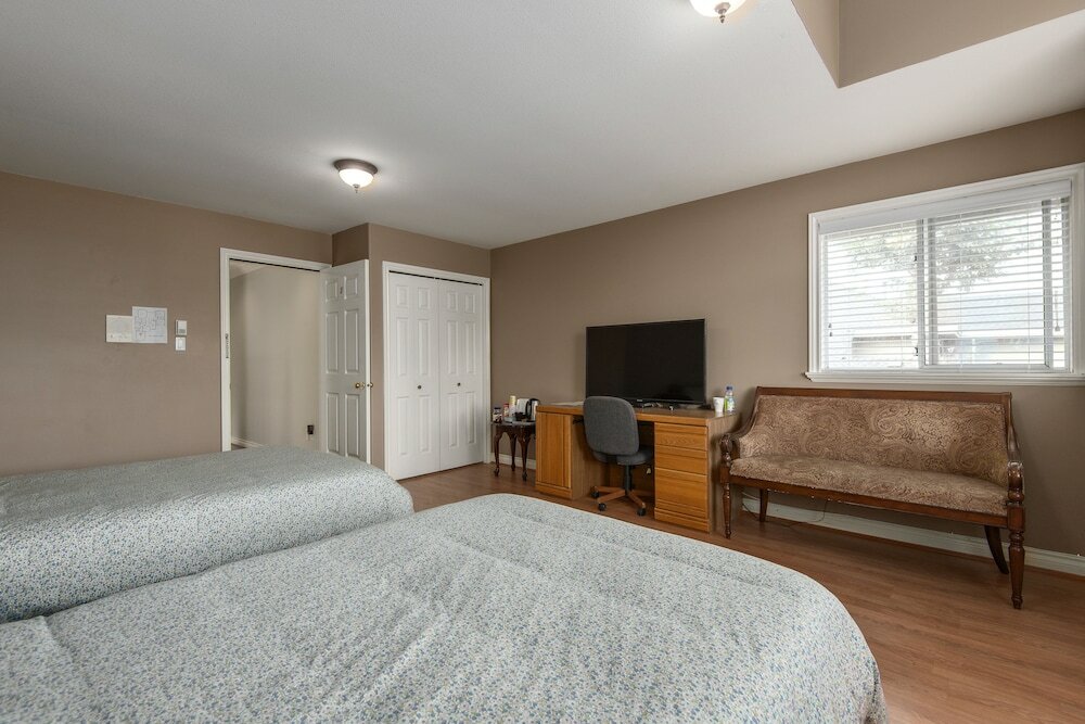 Фото Fraser River Richmond Bed & Breakfast