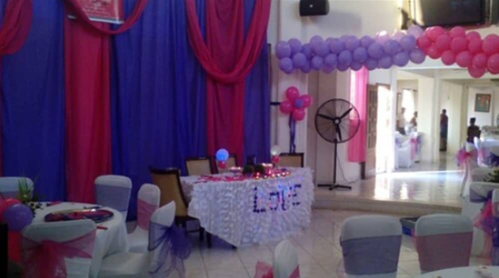 Фото Tabarre's Palace