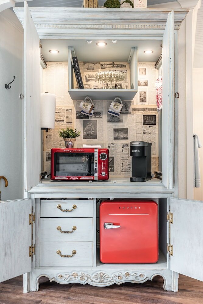 Фото The Old Liberty Schoolhouse