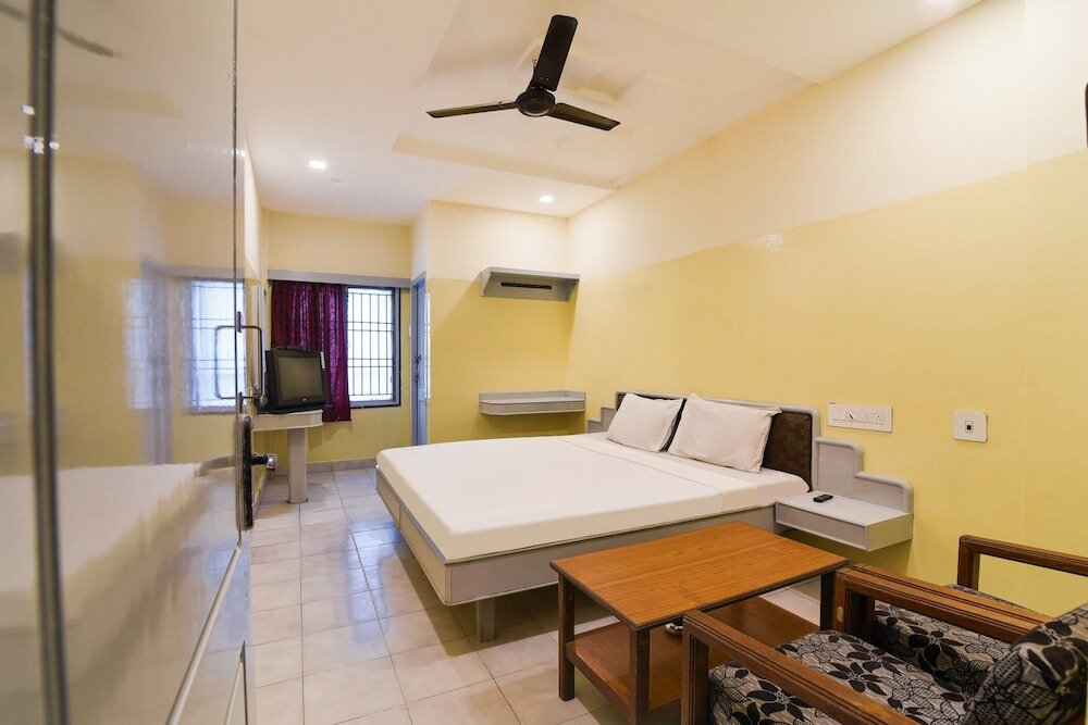 Фото Spot On 41643 Karthik International