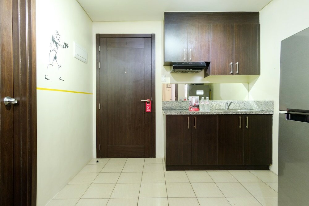 Фото Reddoorz Plus @ Pioneer Woodlands Mandaluyong