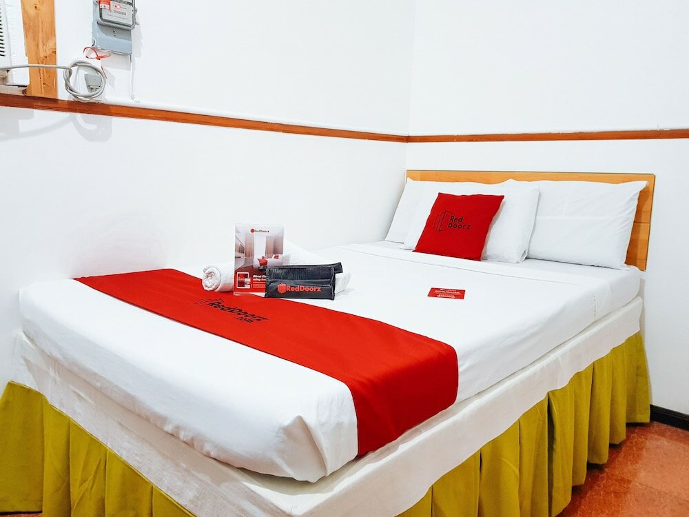 Фото RedDoorz @ Humayhumay Road Lapulapu