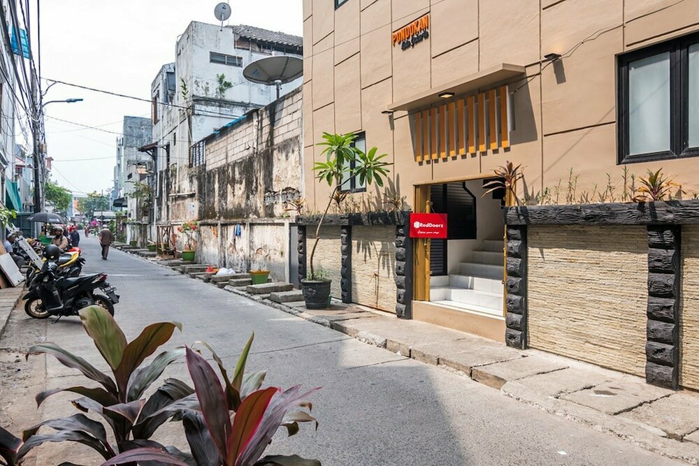 Hotel RedDoorz Plus near Hayam Wuruk 2, Jakarta, photo