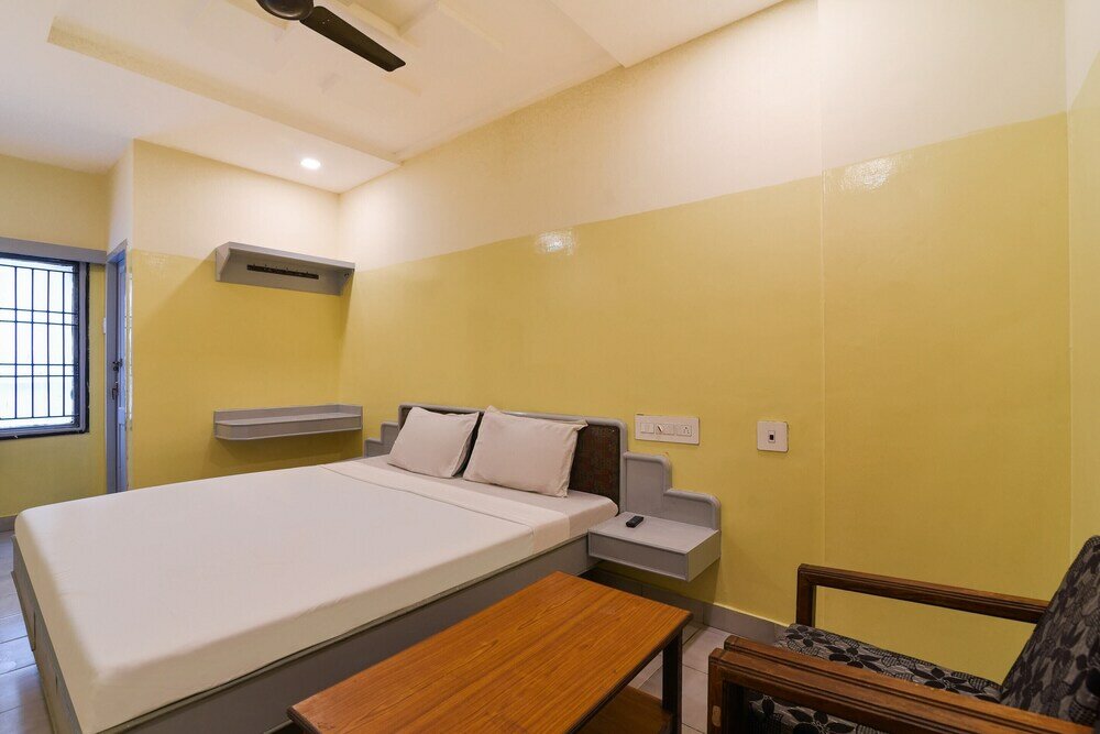 Фото Spot On 41643 Karthik International