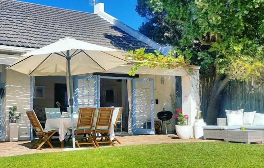 Фото Hout Bay Beach Cottage