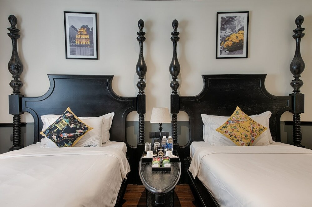 Фото Monarque Hotel