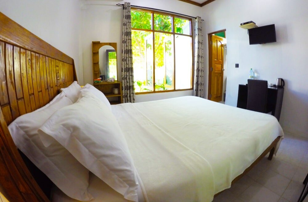 Фото Ithaa Beach Maldives