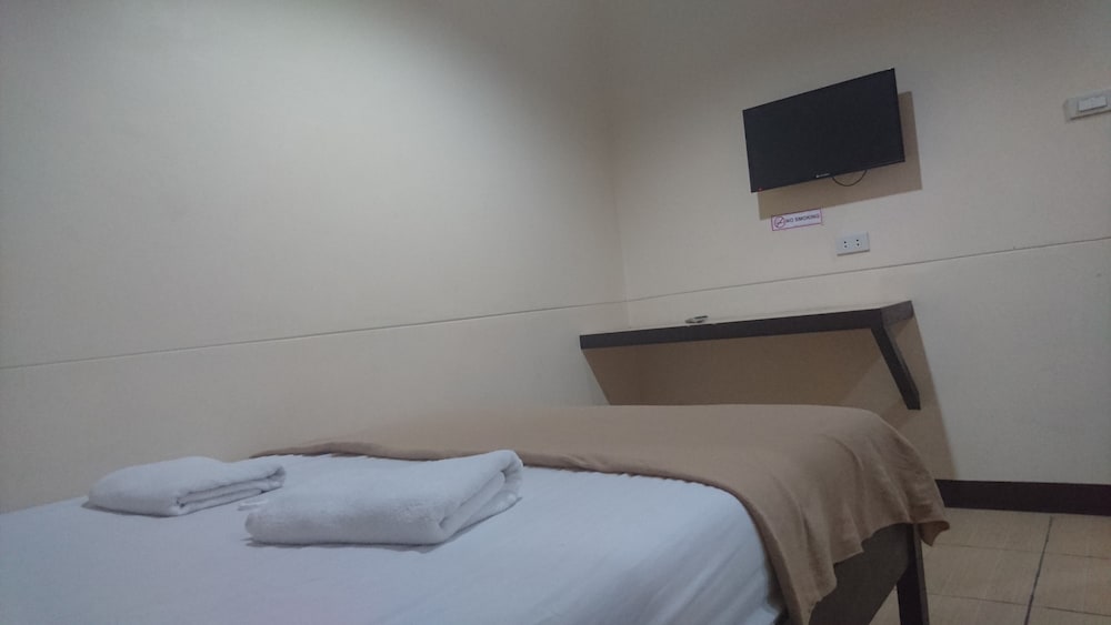 Фото Calamba Pension Plaza