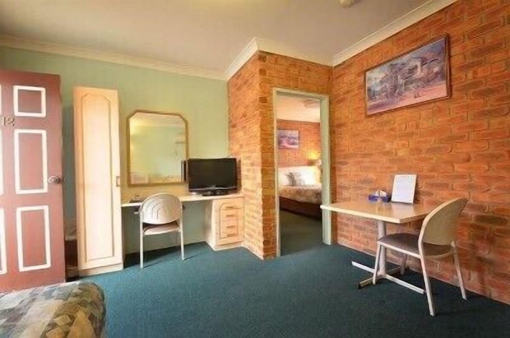 Фото The Crossing Motel