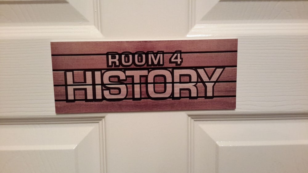 Фото The School House