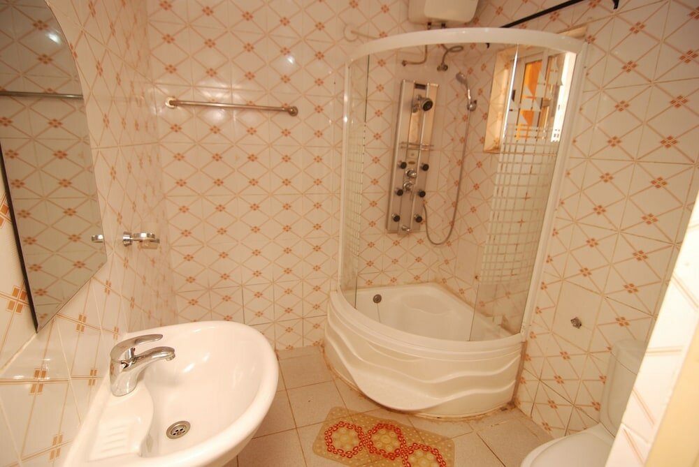 Фото Lapour Hotels Ltd