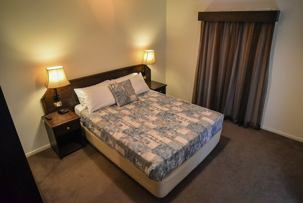 Фото The Crossing Motel