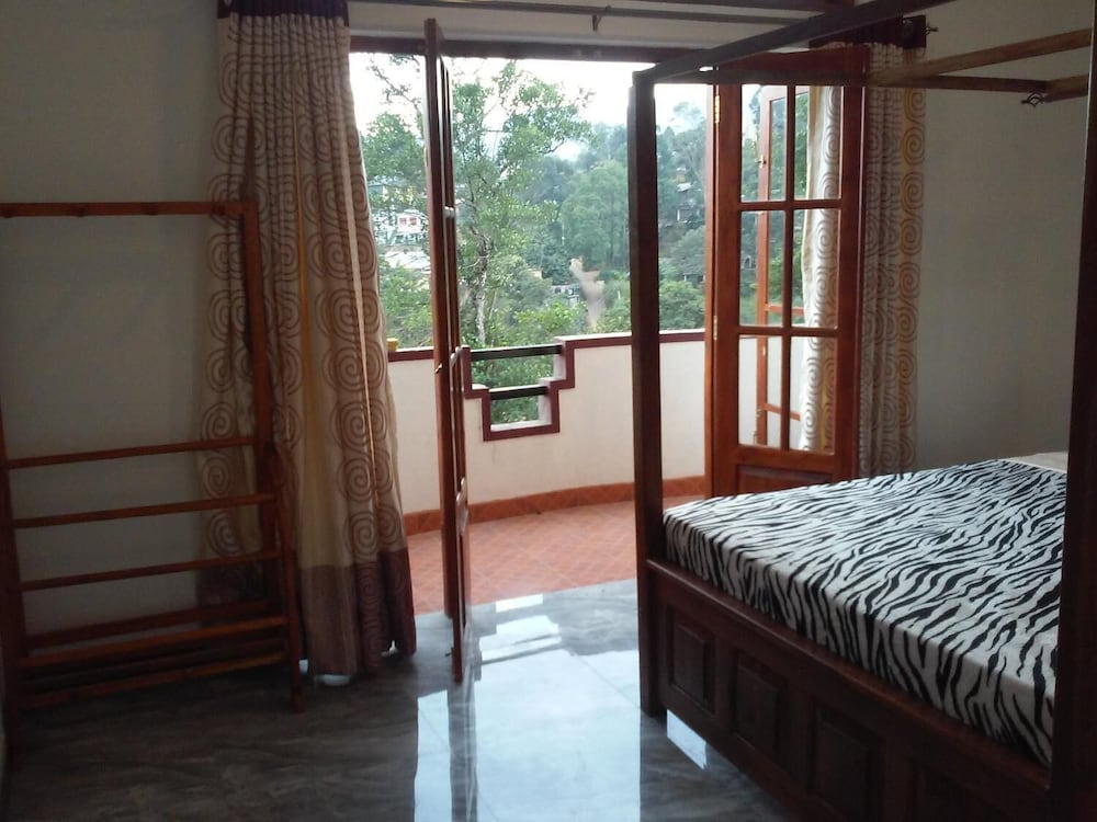 Фото Lizzie Villa Guest House