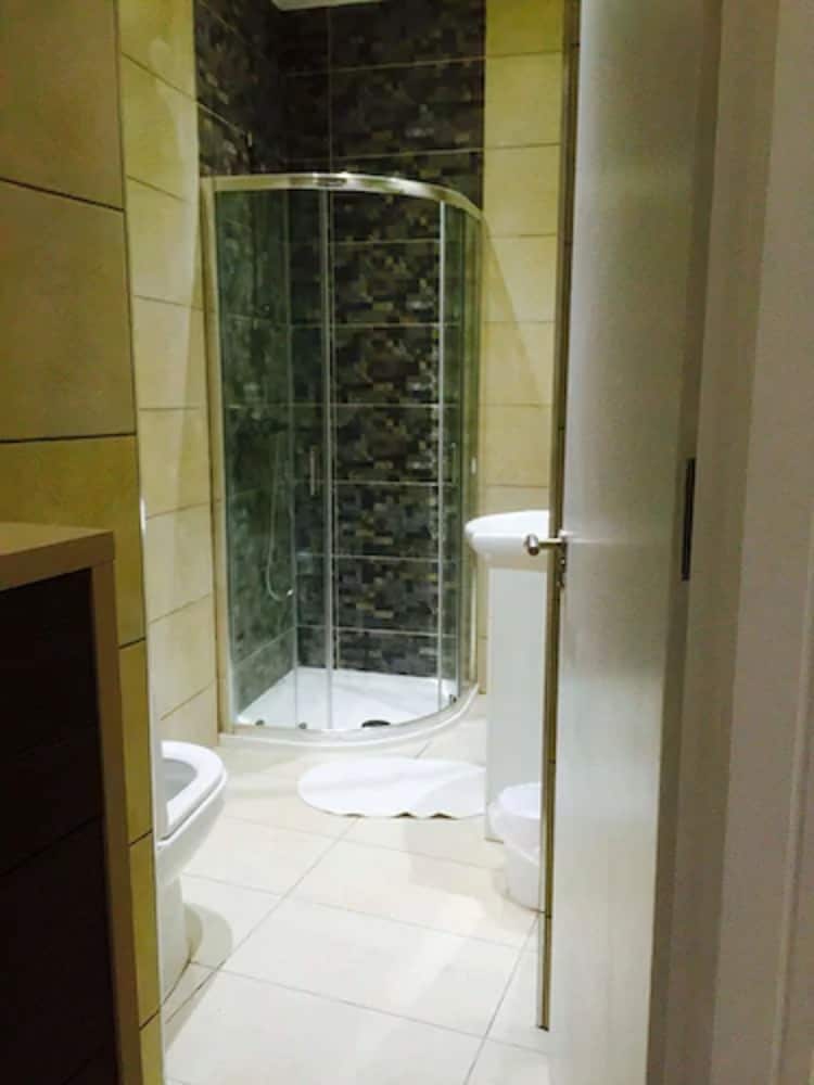 Фото Whitechapel Guest House