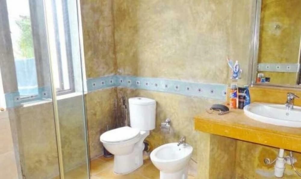 Фото Thisara Guest Hotel Rooms